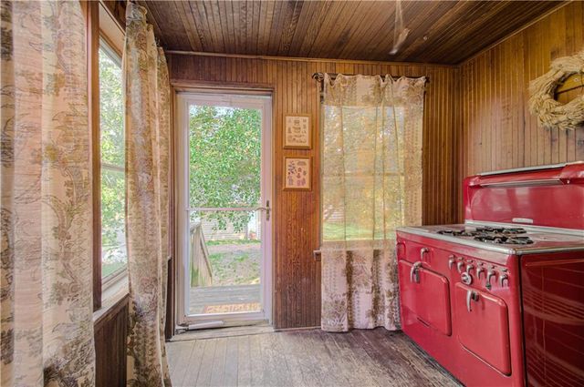 4215 Oak Street, Kansas City, MO 64111