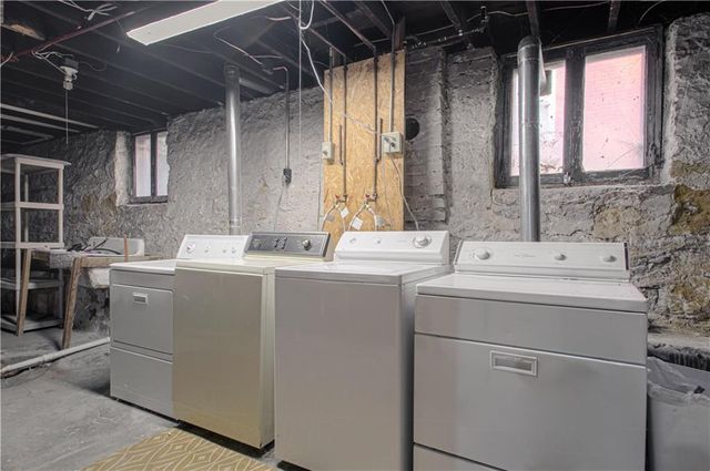 4215 Oak Street, Kansas City, MO 64111