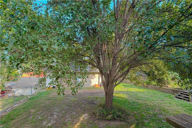 4215 Oak Street, Kansas City, MO 64111
