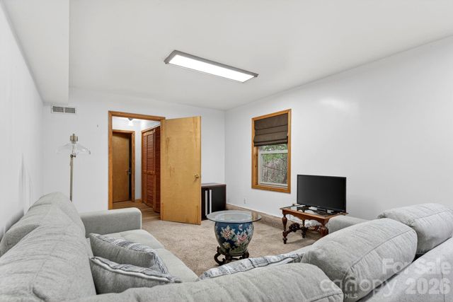 63 Independence Boulevard, Asheville, NC 28805