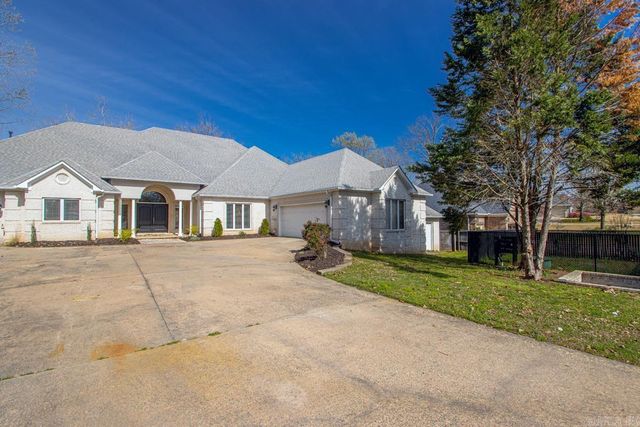 6805 Kensington, Benton, AR 72019