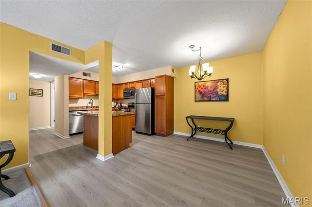 1411 Willow Brook Cove 8, St Louis, MO 63146