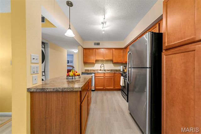 1411 Willow Brook Cove 8, St Louis, MO 63146