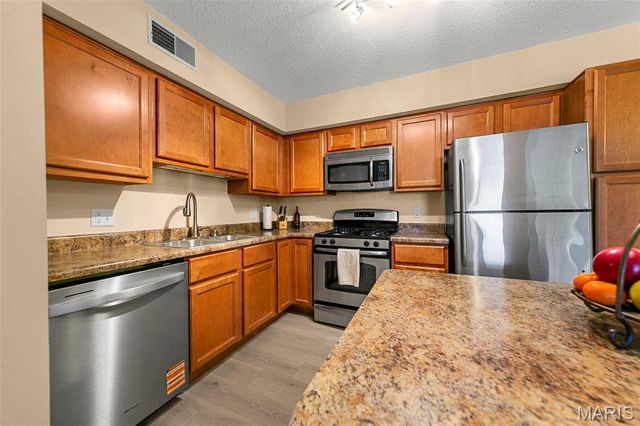 1411 Willow Brook Cove 8, St Louis, MO 63146