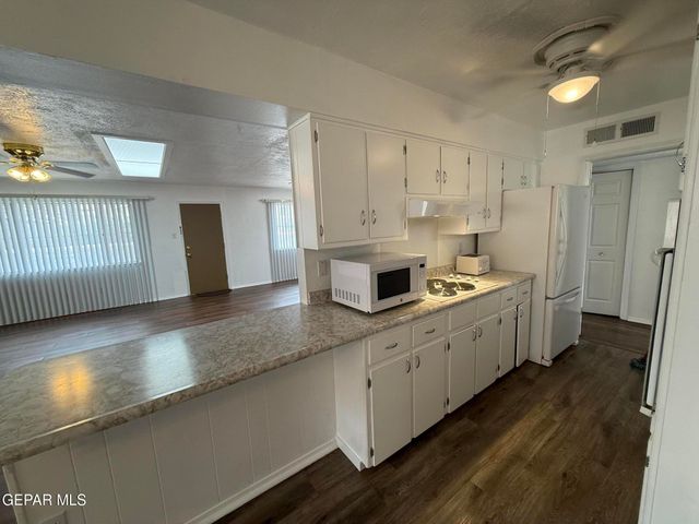 3332 DUNGARVAN Drive, El Paso, TX 79925