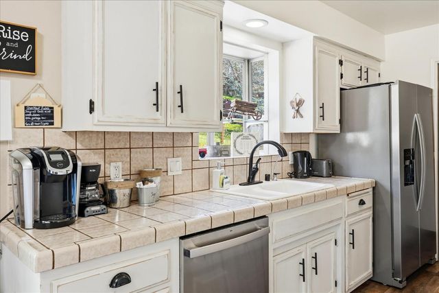 43149 W Sugar Pine Drive, Oakhurst, CA 93644