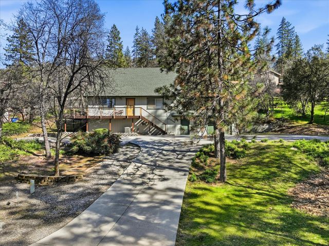 43149 W Sugar Pine Drive, Oakhurst, CA 93644