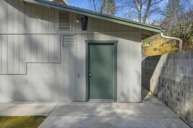 43149 W Sugar Pine Drive, Oakhurst, CA 93644