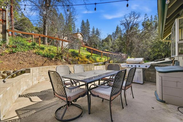 43149 W Sugar Pine Drive, Oakhurst, CA 93644