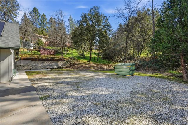 43149 W Sugar Pine Drive, Oakhurst, CA 93644
