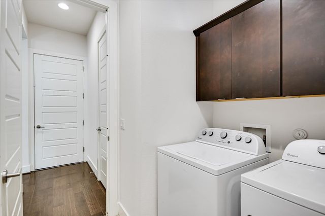 2807 Del Curto RD J, Austin, TX 78704