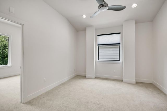 2807 Del Curto RD J, Austin, TX 78704