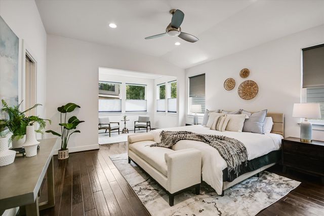 2807 Del Curto RD J, Austin, TX 78704