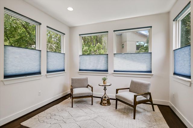 2807 Del Curto RD J, Austin, TX 78704