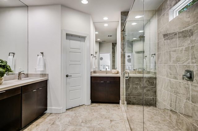 2807 Del Curto RD J, Austin, TX 78704