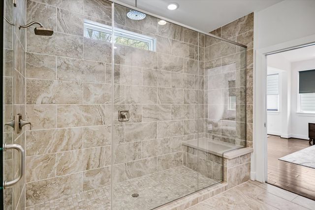 2807 Del Curto RD J, Austin, TX 78704