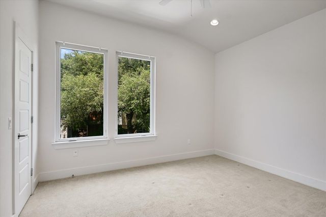 2807 Del Curto RD J, Austin, TX 78704