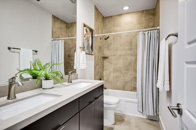 2807 Del Curto RD J, Austin, TX 78704