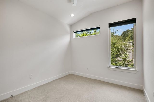 2807 Del Curto RD J, Austin, TX 78704