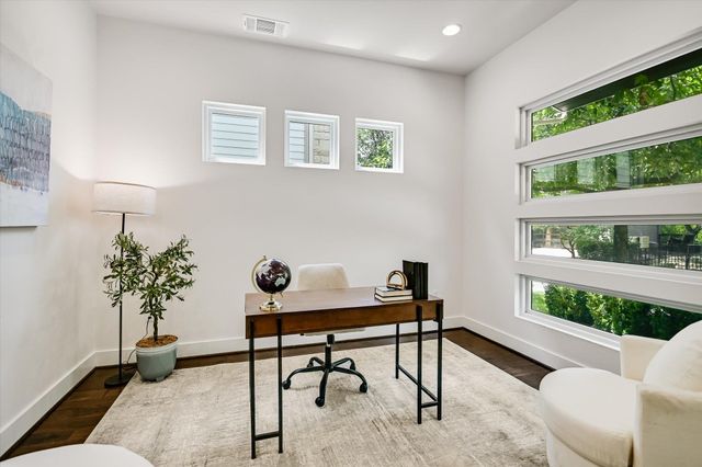 2807 Del Curto RD J, Austin, TX 78704