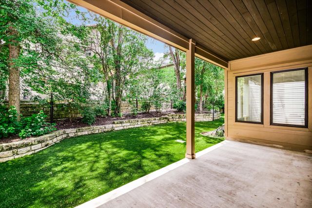 2807 Del Curto RD J, Austin, TX 78704
