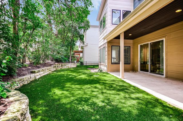 2807 Del Curto RD J, Austin, TX 78704