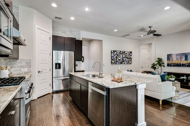 2807 Del Curto RD J, Austin, TX 78704