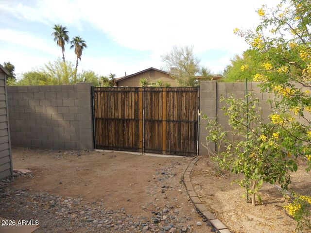 15821 N 9TH Place, Phoenix, AZ 85022