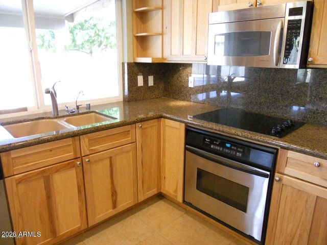 15821 N 9TH Place, Phoenix, AZ 85022