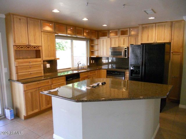 15821 N 9TH Place, Phoenix, AZ 85022