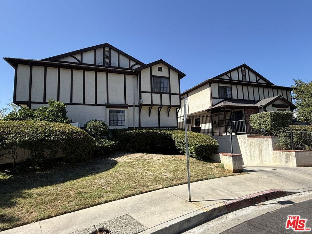 19620 Wyandotte Street 2, Los Angeles, CA 91335 — exterior