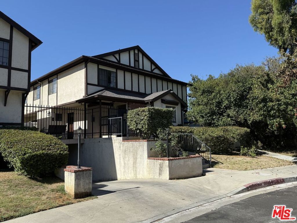 19620 Wyandotte Street 2, Los Angeles, CA 91335 — photo 2