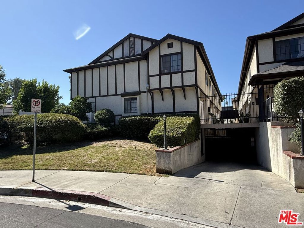 19620 Wyandotte Street 2, Los Angeles, CA 91335 — photo 5