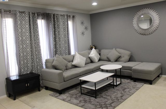 334 Oxford Street, Hayward, CA 94541