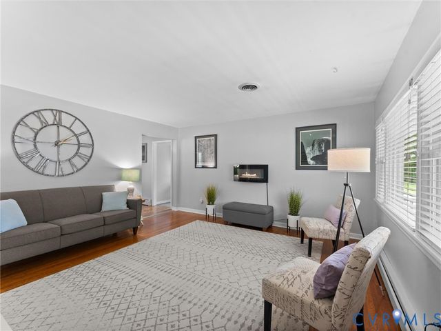 8259 Meadowview Ln, Mechanicsville, VA 23111