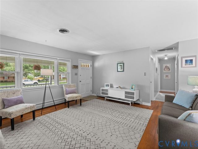 8259 Meadowview Ln, Mechanicsville, VA 23111