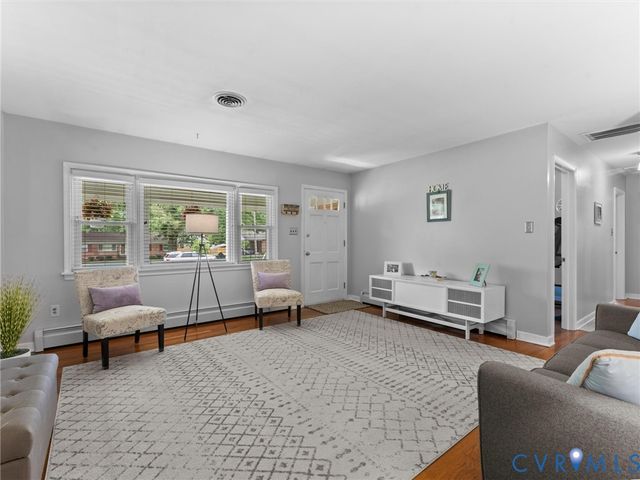 8259 Meadowview Ln, Mechanicsville, VA 23111