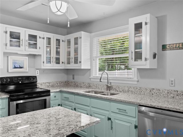 8259 Meadowview Ln, Mechanicsville, VA 23111