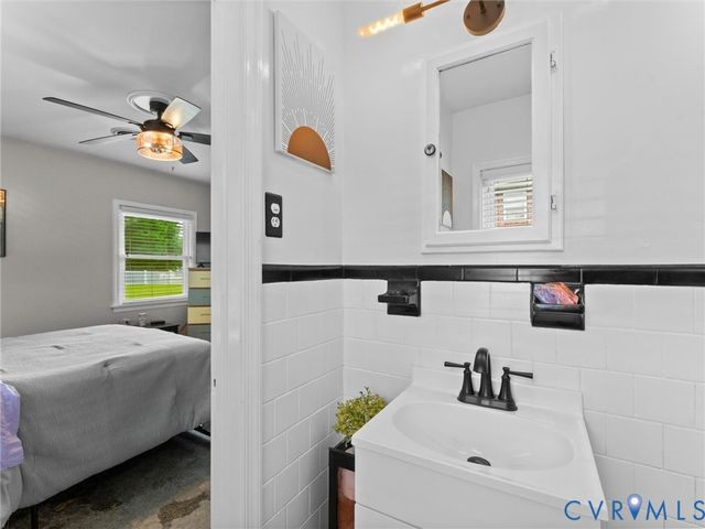 8259 Meadowview Ln, Mechanicsville, VA 23111