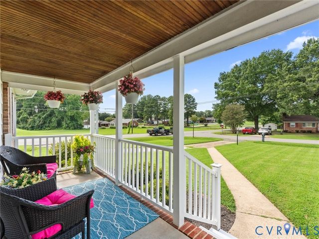 8259 Meadowview Ln, Mechanicsville, VA 23111