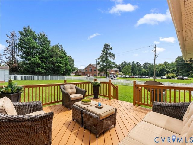 8259 Meadowview Ln, Mechanicsville, VA 23111