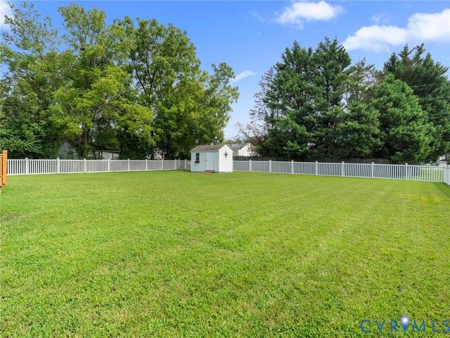 8259 Meadowview Ln, Mechanicsville, VA 23111