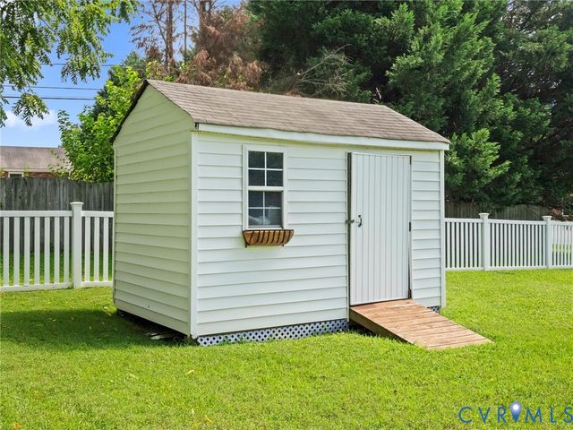 8259 Meadowview Ln, Mechanicsville, VA 23111