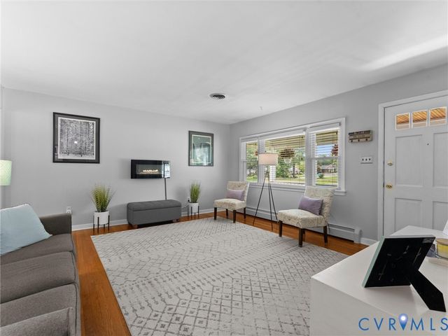 8259 Meadowview Ln, Mechanicsville, VA 23111