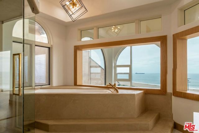 147 Napoleon Street, Playa Del Rey (los Angeles), CA 90293