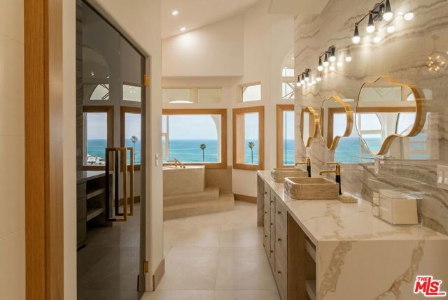 147 Napoleon Street, Playa Del Rey (los Angeles), CA 90293