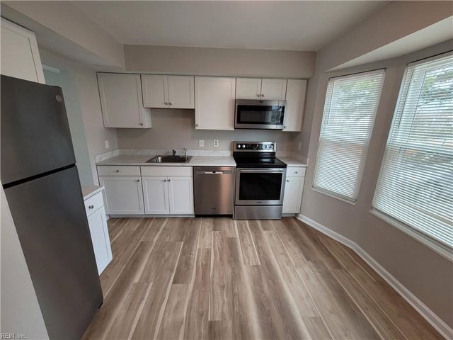 6002 Edgelake DR, Virginia Beach, VA 23464