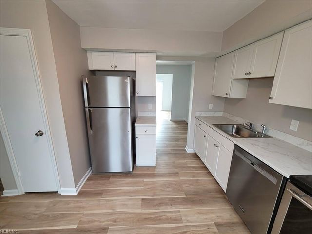 6002 Edgelake DR, Virginia Beach, VA 23464