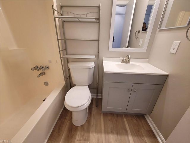 6002 Edgelake DR, Virginia Beach, VA 23464