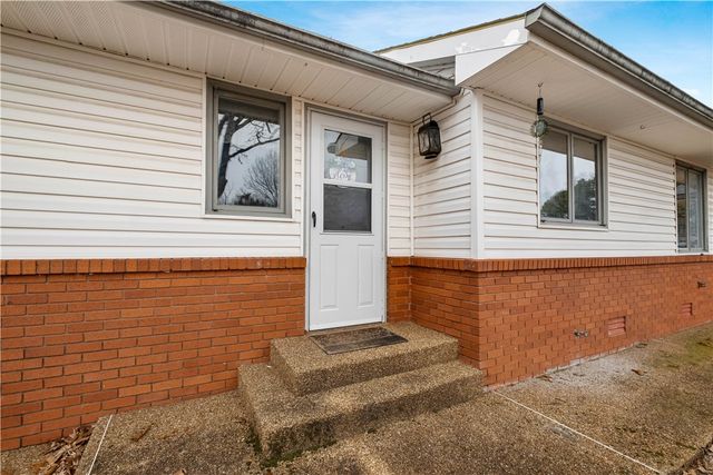 8503 Par Lane, Rogers, AR 72756